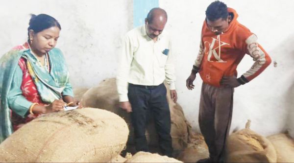 सहकारी समितियों का धान बरामद,  ट्रक ड्राइवर-ढाबा मालिक पर लगे गंभीर आरोप