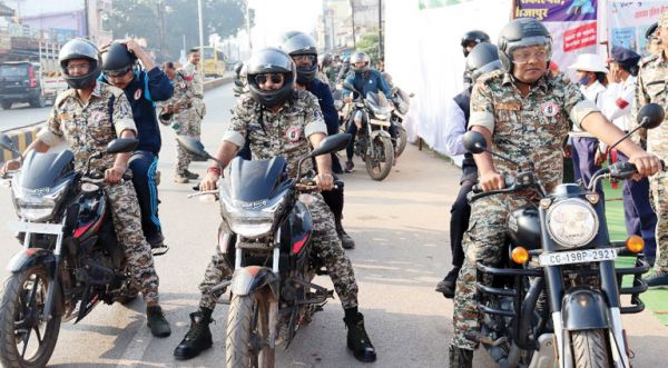 सडक़ सुरक्षा जीवन रक्षा की थीम के साथ निकाली हेलमेट बाइक रैली, दिया सडक़ सुरक्षा का संदेश