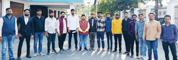 कॉलेज छात्र-छात्राओं का नि:शुल्क ड्राइविंग लाइसेंस बनाने की मांग