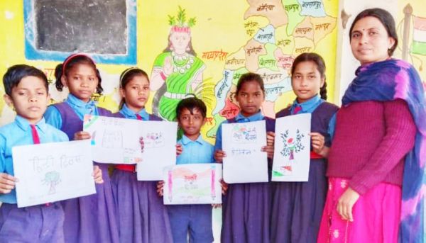 हिन्दी दिवस पर चित्रकारी  व कविता पाठ 