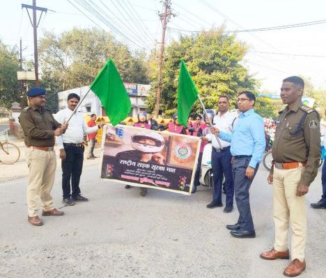 महिलाओं ने हेलमेट रैली  से जगाई जागरूकता