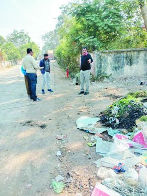 सडक़ में मलमा फैलाने पर लगेगा जुर्माना