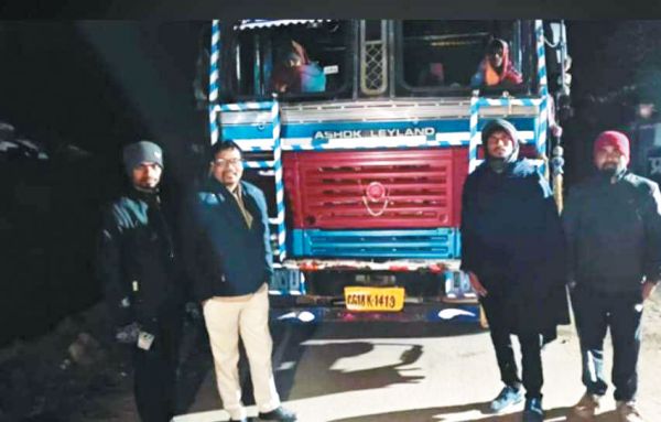 ट्रक से 4 लाख से अधिक का धान जब्त