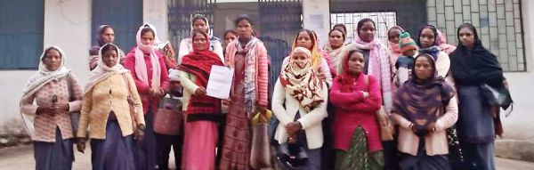 आंबा कार्यकर्ताओं ने सुपरवाइजर पर लगाए उत्पीडऩ के आरोप