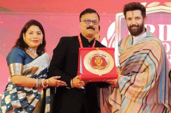डॉ. डीके सोनी को बेस्ट एडवोकेट एंड आरटीआई एक्टिविस्ट ऑफ द ईयर अवार्ड