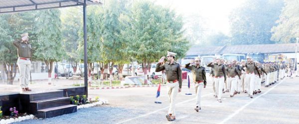 एसपीने ली परेड की सलामी, कहा हमेशा रहे अनुशासन में