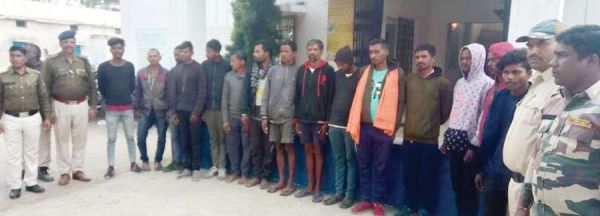 कोयला चोरी, 33 ग्रामीण गिरफ्तार, 25 बाइक-40 साइकिल जब्त