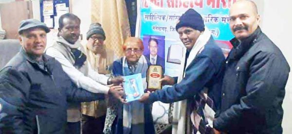 कार्टूनिस्ट जगदीश पाठक सम्मानित 