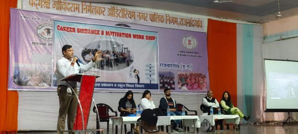 सोशल मीडिया में अंजान लोगों से रहे सावधान