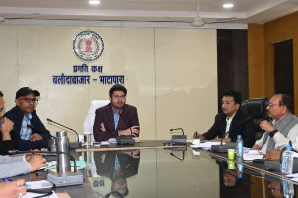 राजस्व क़ी छोटी -छोटी समस्याओं का  स्थानीय स्तर पर ही करें निराकरण- कलेक्टर