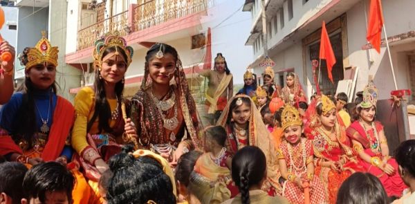 रामलला की प्राण-प्रतिष्ठा में शिशु मंदिर स्कूल ने निकाली झांकी