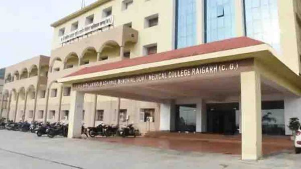मेडिकल कॉलेज के 50 जूनियर डॉक्टरों की नौकरी खतरे में