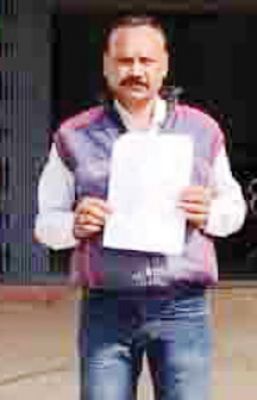 पूर्व सरपंच पति की दबंगई, अवैध वसूली के बहाने सचिव से की मारपीट