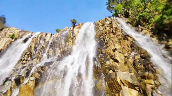 घने जंगलों से घिरा रमदहा जलप्रपात पर्यटकों को कर रहा आकर्षित