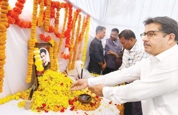  दिवंगत पत्रकार मुकेश चंद्राकर को दी श्रद्धांजलि, स्मृति में पौधारोपण