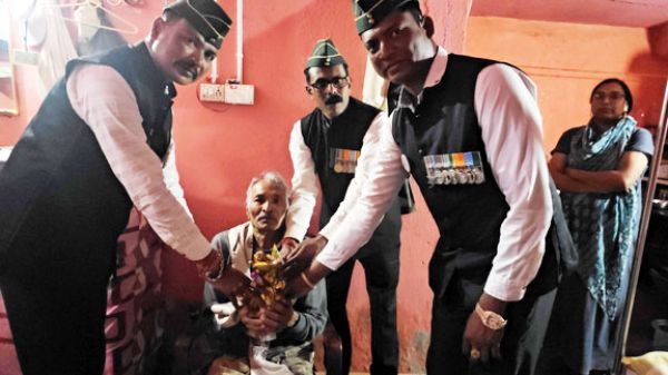 पूर्व सैनिकों का सम्मान