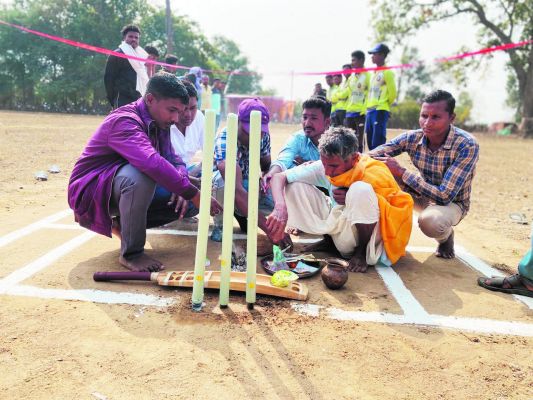 7 दिनी शहीद कप टेनिस  बॉल क्रिकेट स्पर्धा शुरू