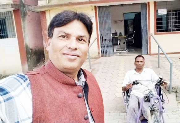 छेरछेरा में मिली बैटरी चलित ट्राईसाइकिल, लेखराज के चेहरे पर आई मुस्कान