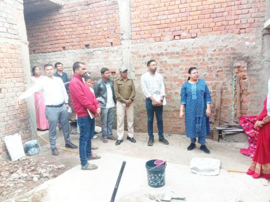 पीएम आवासों क़ा  निरीक्षण