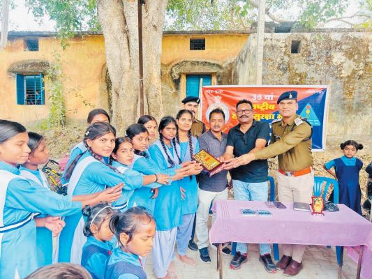सडक़ सुरक्षा जागरूकता अभियान ट्रैफिक नियमों का सख्ती से पालन करने पर जोर