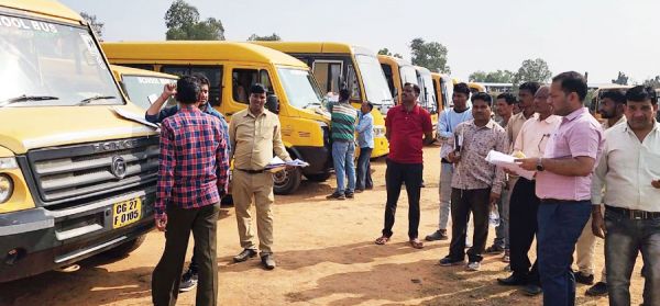 जांच में स्कूल बसों में कई खामियां मिलीं