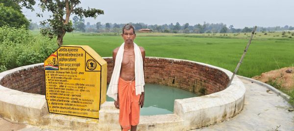 कभी बारिश पर ही थे निर्भर, मनरेगा के तहत कूप निर्माण से मिली सिंचाई की सुविधा