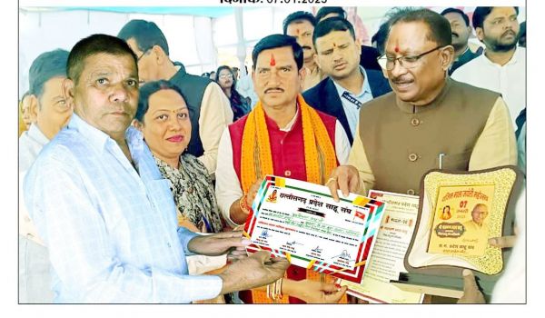वैद्य पुरुषोत्तम साहू सीएम के हाथों सम्मानित