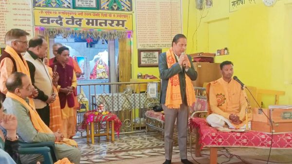 कलेक्टर ने गायत्री मंदिर में निशुल्क  मां भगवती भोजनालय किया शुरू