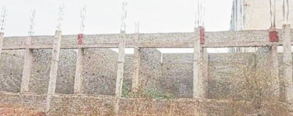 नपा ऐसा कॉम्पलेक्स बना रहे कि लोगों के चलने के लिए जगह नहीं 