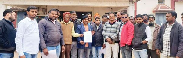 विकासखंड कार्यालय को रामचंद्रपुर में लगाने की मांग