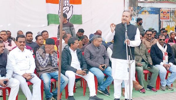 पंचायत चुनाव में पिछड़ा आरक्षण शून्य, विरोध में कांग्रेस का धरना-प्रदर्शन