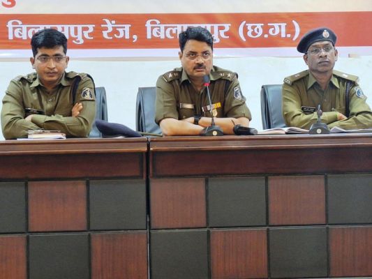 संदिग्ध धन जमा होने पर बैंक तुरंत पुलिस को सूचित करें, प्रत्येक एटीएम में गार्ड तैनात करें- एसपी