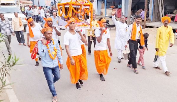 धूमधाम से मना भक्त गुहा निषाद जयंती, निकली भव्य शोभायात्रा