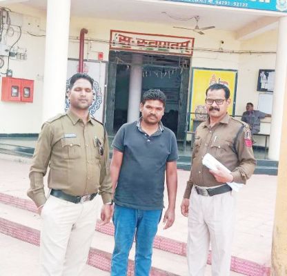 शराब की बोतल फेंककर मारने वाला आरोपी गिरफ्तार