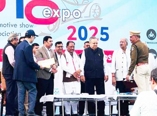 घायलों की मदद करने वालों  का सीएम ने किया सम्मान