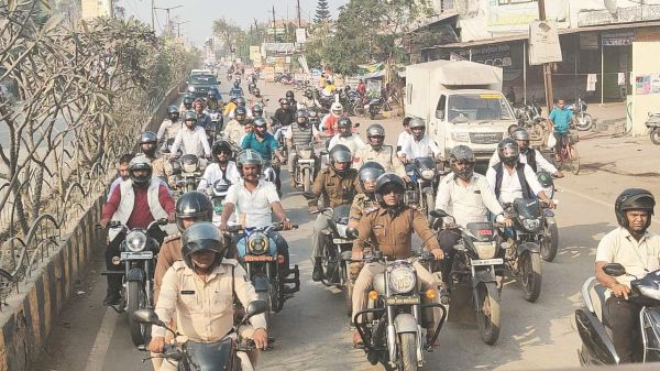 लोगों में जागरूकता लाने निकाली हेलमेट रैली