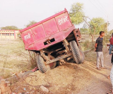 ट्रैक्टर- पिकअप में भिड़ंत, चालक की मौत