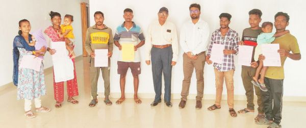 पहचान बीजापुर योजना का मिला लाभ, एसडीएम ने बाटे जाति प्रमाण पत्र