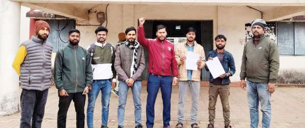 तातापानी महोत्सव में मंच नहीं मिला, स्थानीय कलाकारों में नाराजगी