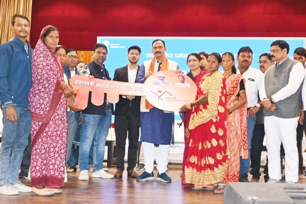 भूमि का मालिकाना हक मिलने से योजनाओं का लाभ लेने में होगी आसानी-जायसवाल