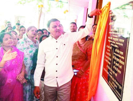 पूर्व सांसद यादव ने नवनिर्माण कार्यों का किया लोकार्पण