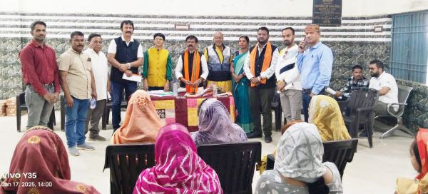 वार्ड की बैठक में शामिल हुए जिलाध्यक्ष
