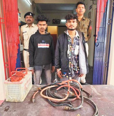 बैटरी- केबल संग चोरी के 2 आरोपी गिरफ्तार