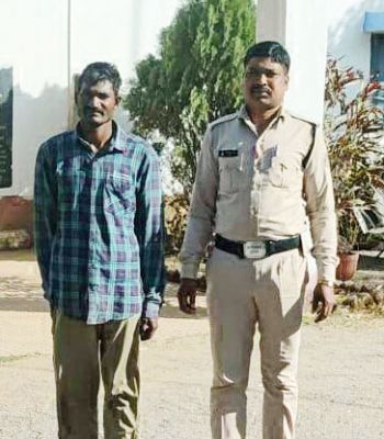 घर घुसकर छेड़छाड़, गिरफ्तार