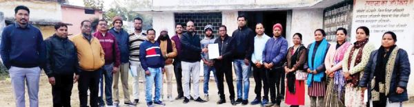 टीचर्स एसोसिएशन ने सौंपा ज्ञापन