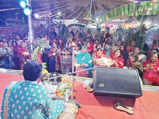 शतचंडी महायज्ञ में श्रद्धालुओं उमड़ रही भीड़