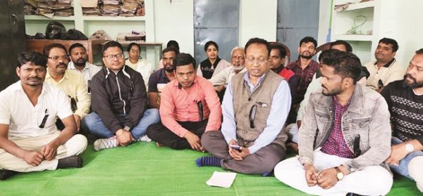 डिजिटल संसाधनों की कमी पर पटवारियों का विरोध जारी, भत्ते की मांग पर अड़े