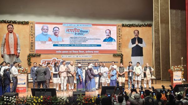 10 आश्रितों को सौंपा अनुकंपा नियुक्ति का  आदेश, 5 दीदीयों का सम्मान भी