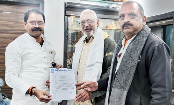 सरयू साहित्य परिषद ने विधायक को सौंपा ज्ञापन