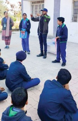 माउंट लिट्रा जी स्कूल में स्काउट-गाइड्स को दी प्राथमिक उपचार की जानकारी